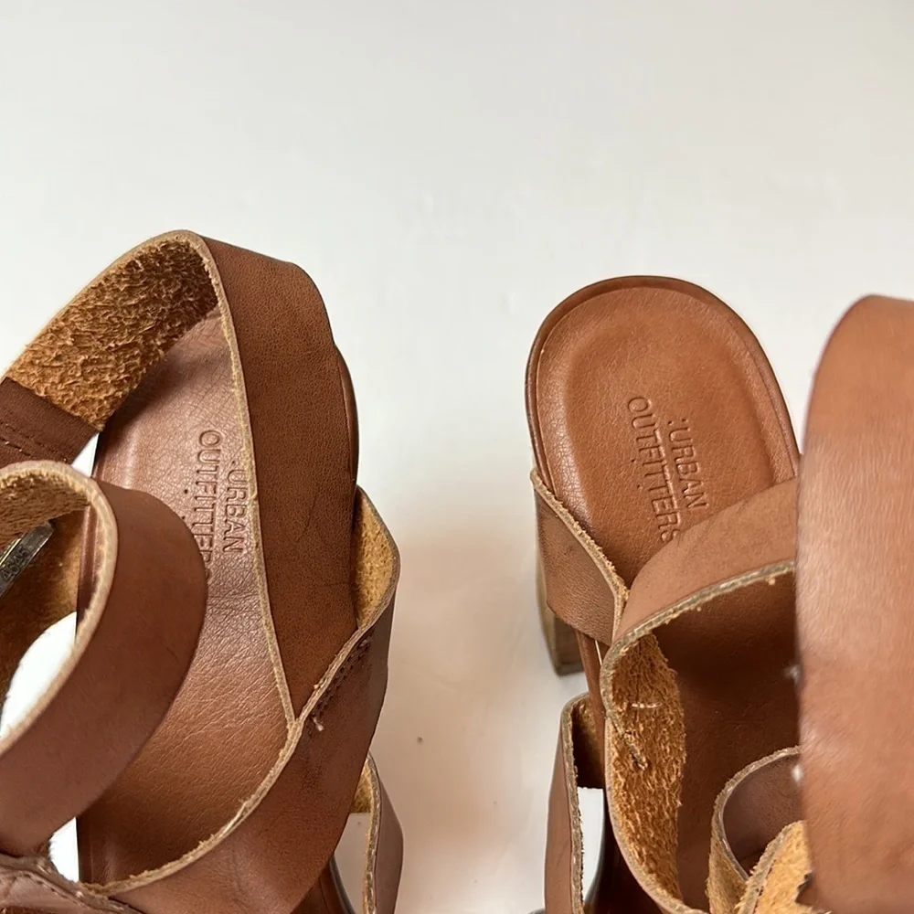 Urban Outfitters minimalist caramel
